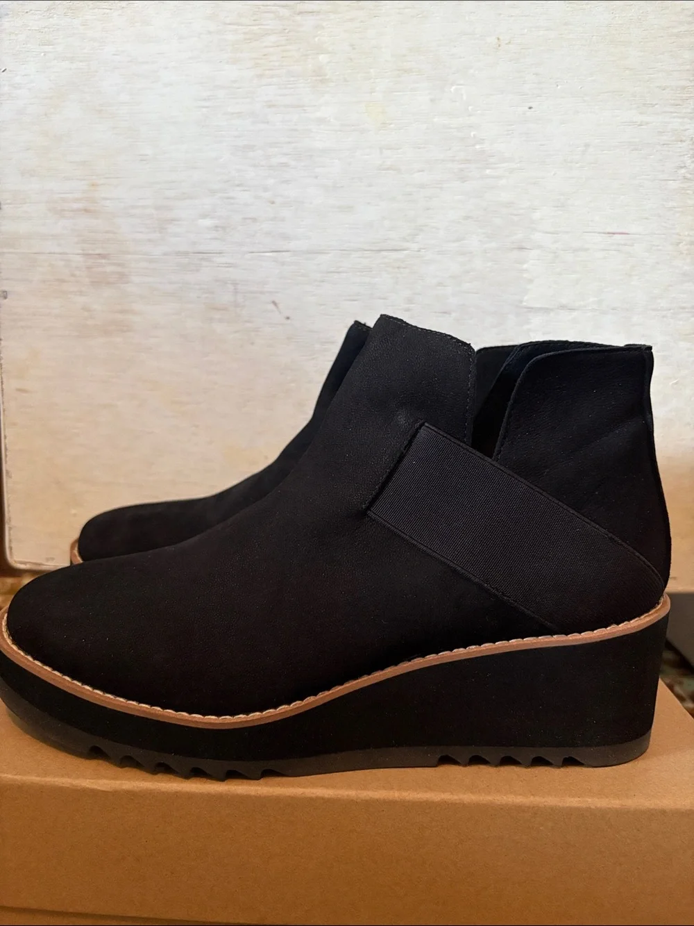 EILEEN FISHER BLACK SUEDE ROUND TOE WEDGE PULL ON BOOTS SZ 9.5